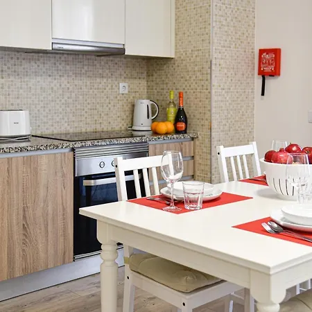 Apartamento Exclusivo Com Piscina E Garagem Na Da Rocha *
