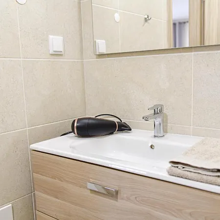 Exclusivo Com Piscina E Garagem Na Da Rocha Portimao