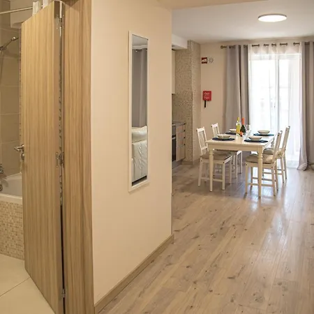 Exclusivo Com Piscina E Garagem Na Da Rocha * Portimao