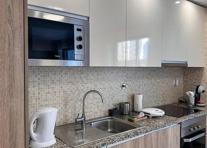 Piscina, Garagem A 5 Min A Pe Da Da Rocha Portimão