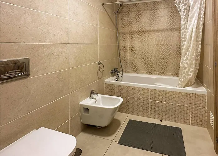 Piscina, Garagem A 5 Min A Pe Da Da Rocha