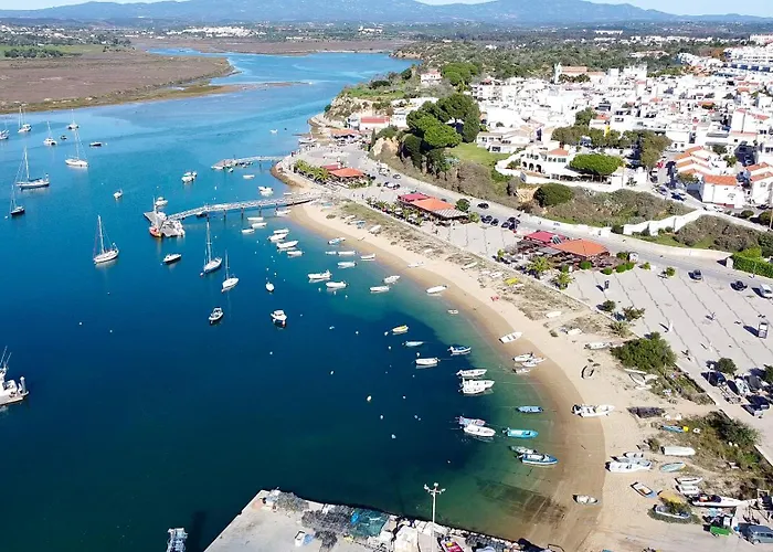 Piscina, Garagem A 5 Min A Pe Da Da Rocha